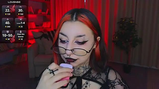Snapshot of Mistress__Marcelline chatting on 06-12-26, 02:31 Mistress Marcelline online show from 06-12-26, 02:31