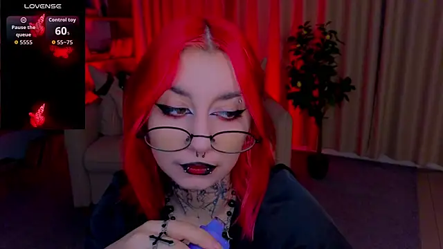 Snapshot of Mistress__Marcelline chatting on 07-11-26, 01:39 Mistress Marcelline online show from 07-11-26, 01:39