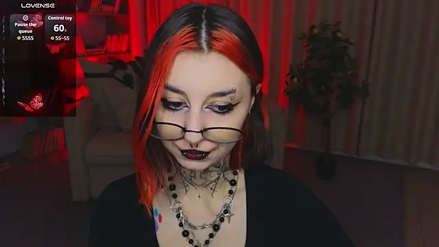 Snapshot of Mistress__Marcelline chatting on 06-05-26, 02:05 Mistress Marcelline online show from 06-05-26, 02:05