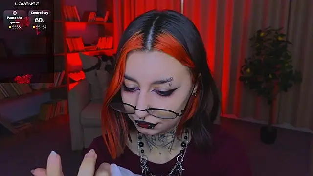 Snapshot of Mistress__Marcelline chatting on 06-08-26, 02:01 Mistress Marcelline online show from 06-08-26, 02:01