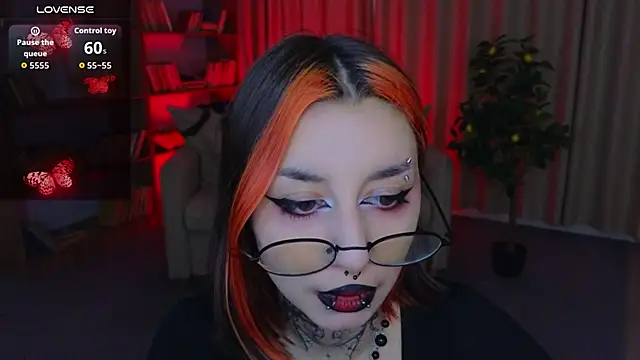 Snapshot of Mistress__Marcelline chatting on 06-18-26, 01:59 Mistress Marcelline online show from 06-18-26, 01:59