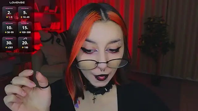 Snapshot of Mistress__Marcelline chatting on 06-11-26, 02:53 Mistress Marcelline online show from 06-11-26, 02:53