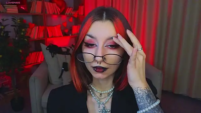 Snapshot of Mistress__Marcelline chatting on 02-12-26, 10:26 Mistress Marcelline online show from 02-12-26, 10:26