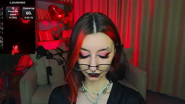 Snapshot of Mistress__Marcelline chatting on 02-09-26, 10:02 Mistress Marcelline online show from 02-09-26, 10:02