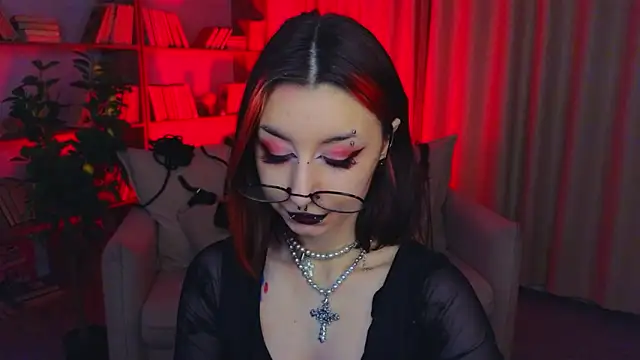 Snapshot of Mistress__Marcelline chatting on 02-26-26, 10:37 Mistress Marcelline online show from 02-26-26, 10:37