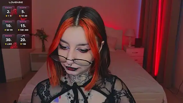 Snapshot of Mistress__Marcelline chatting on 06-09-26, 02:23 Mistress Marcelline online show from 06-09-26, 02:23