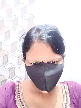 Snapshot of varnika chatting on 09-10-25, 08:13 varnika online show from 09-10-25, 08:13