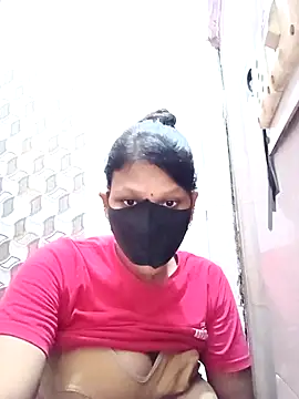 Snapshot of varnika chatting on 10-16-25, 11:18 varnika online show from 10-16-25, 11:18