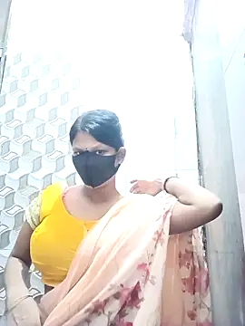 Snapshot of varnika chatting on 09-11-25, 09:31 varnika online show from 09-11-25, 09:31