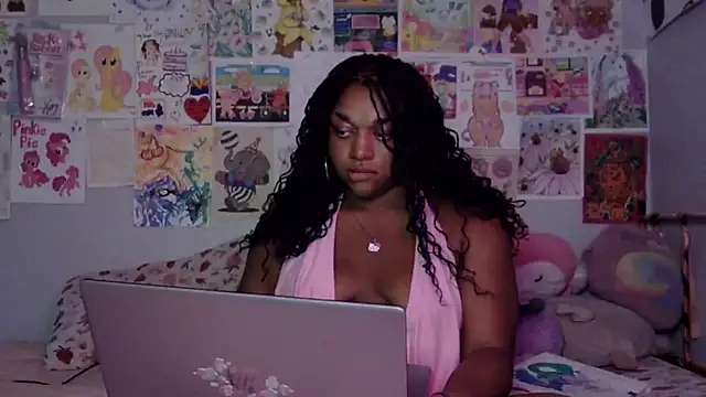 Snapshot of XKimmyGreen chatting on 06-25-26, 04:54 XKimmyGreen online show from 06-25-26, 04:54