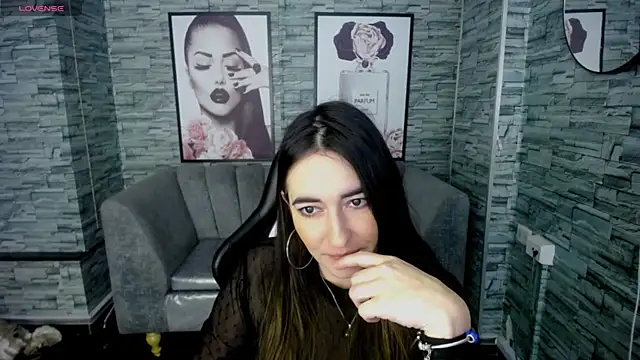 Snapshot of Soffi_betacur_b chatting on 10-01-25, 03:11 Soffi betacur b online show from 10-01-25, 03:11