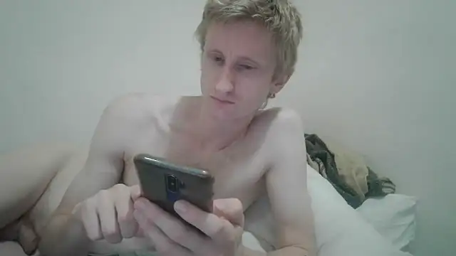 Snapshot of tcute0 chatting on 04-29-26, 07:23 tcute0 online show from 04-29-26, 07:23