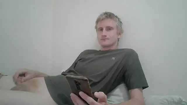 Snapshot of tcute0 chatting on 05-31-26, 01:00 tcute0 online show from 05-31-26, 01:00