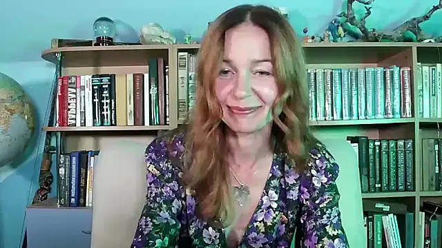 Snapshot of Foxilady357 chatting on 09-21-25, 02:44 Foxilady357 online show from 09-21-25, 02:44