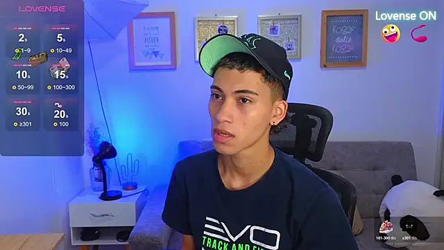 yulian vasquez online show from 11-18-25, 03:26