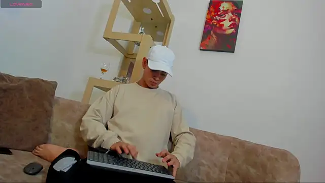 LoganTwink18 online show from 01-11-26, 05:14