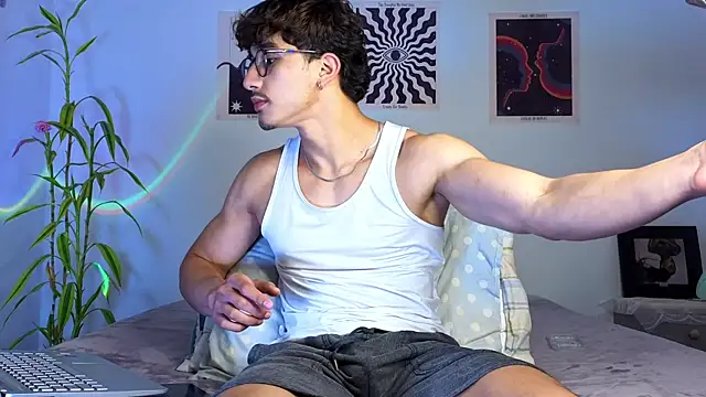 LatinReall online show from 10-22-25, 01:16
