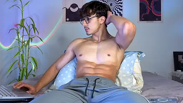 LatinReall online show from 10-19-25, 12:13