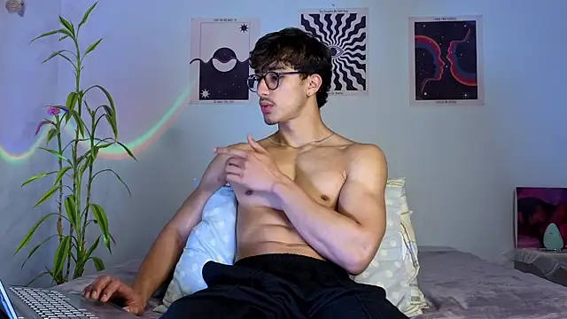 LatinReall online show from 10-23-25, 01:26