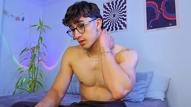 LatinReall online show from 09-09-25, 03:16