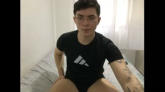MatheusYoko online show from 10-01-25, 04:11