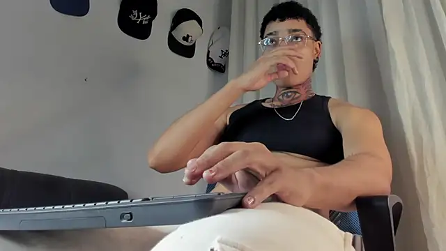 Snapshot of santi_xximo chatting on 09-24-25, 08:26 santi xximo online show from 09-24-25, 08:26