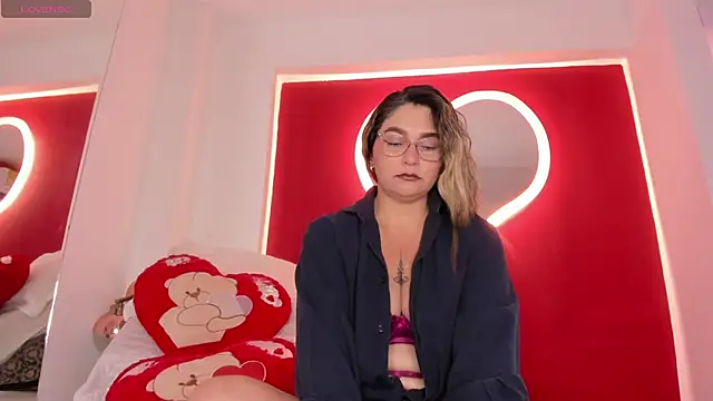 Snapshot of MelanyVegas chatting on 10-24-25, 08:35 MelanyVegas online show from 10-24-25, 08:35