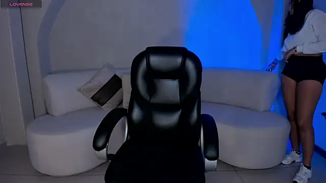 Snapshot of AmbarJames_ chatting on 10-01-25, 12:09 AmbarJames  online show from 10-01-25, 12:09
