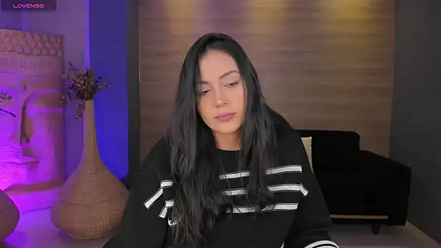 AmbarJames  online show from 12-19-25, 01:35