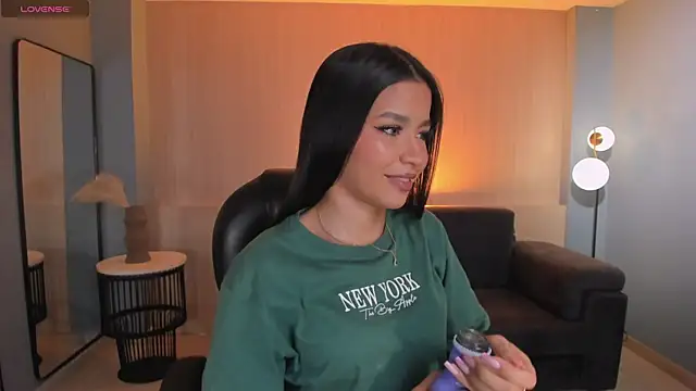 Snapshot of SophieHouston_ chatting on 06-02-26, 02:33 SophieHouston online show from 06-02-26, 02:33