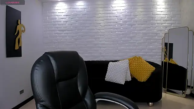 SophieHouston  online show from 12-17-25, 04:39