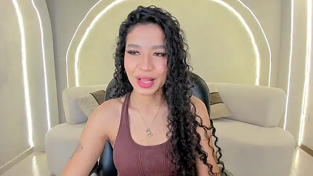 Snapshot of SophieHouston_ chatting on 10-24-25, 03:38 SophieHouston online show from 10-24-25, 03:38