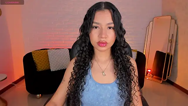 Snapshot of SophieHouston_ chatting on 10-20-25, 06:04 SophieHouston online show from 10-20-25, 06:04