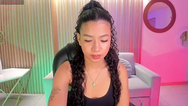 Snapshot of SophieHouston_ chatting on 10-07-25, 04:13 SophieHouston online show from 10-07-25, 04:13