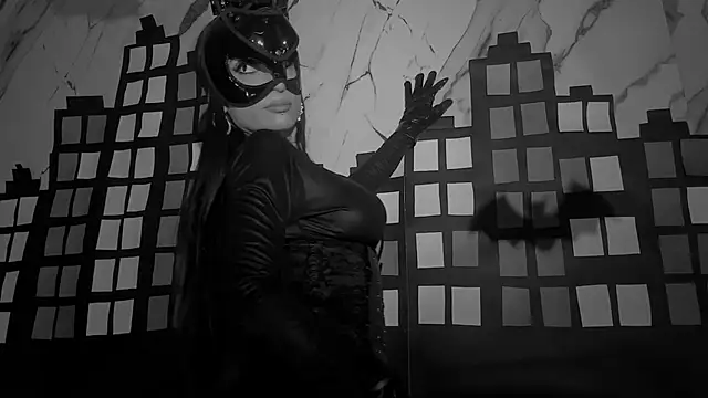 MilaLawrence online show from 10-28-25, 01:32