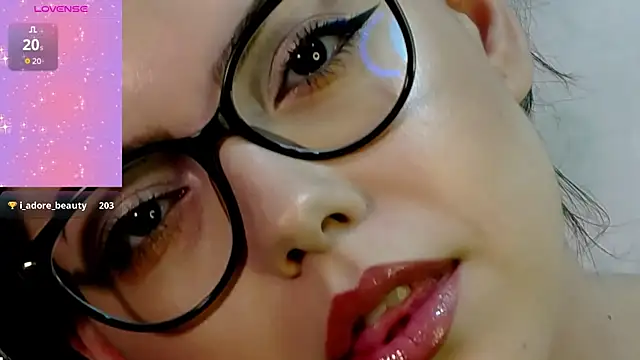 Snapshot of KaylaLewys chatting on 03-06-26, 06:58 KaylaLewys online show from 03-06-26, 06:58