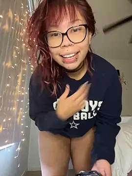 Snapshot of moan4mona chatting on 10-19-25, 06:10 moan4mona online show from 10-19-25, 06:10