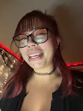 Snapshot of moan4mona chatting on 10-21-25, 02:00 moan4mona online show from 10-21-25, 02:00