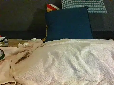 blue-moon23 online show from 10-17-25, 04:42