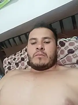 Snapshot of santiii___12 chatting on 11-18-25, 04:16 santiii 12 online show from 11-18-25, 04:16