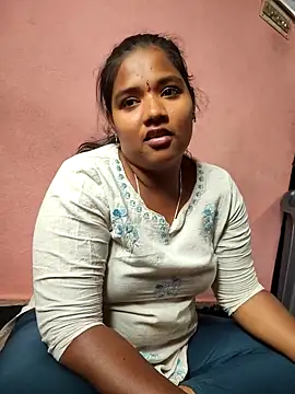 Snapshot of Priyathegirl chatting on 09-10-25, 10:25 Priyathegirl online show from 09-10-25, 10:25