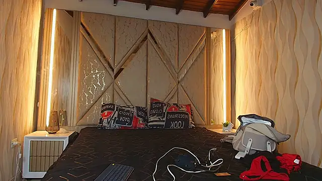 Hotcouple 222 online show from 03-31-26, 07:21