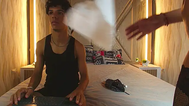 Hotcouple 222 online show from 03-19-26, 07:30