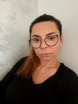 Snapshot of Victoria_Vergara chatting on 09-27-25, 03:29 Victoria Vergara online show from 09-27-25, 03:29