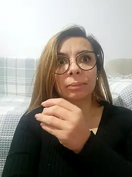 Snapshot of Victoria_Vergara chatting on 10-01-25, 04:22 Victoria Vergara online show from 10-01-25, 04:22