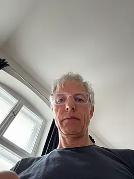 SexyLeon8 online show from 04-13-26, 09:35