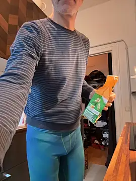 SexyLeon8 online show from 12-18-25, 08:19