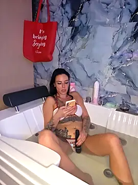 Snapshot of littleladyshelly chatting on 02-24-26, 07:26 littleladyshelly online show from 02-24-26, 07:26