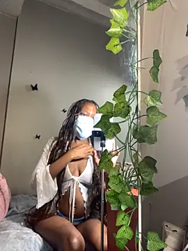 StrawberryXpeach online show from 03-28-26, 05:25