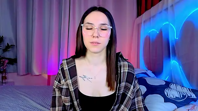 Snapshot of -CindyLou chatting on 02-03-26, 06:40 -CindyLou online show from 02-03-26, 06:40